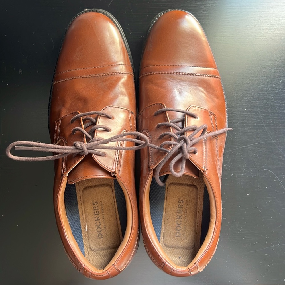 Men's nearly New Dockers cognac brown dress shoes size 9.5M